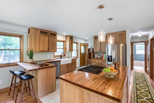 49 Belvidere Street E, Saint Paul, MN 55107