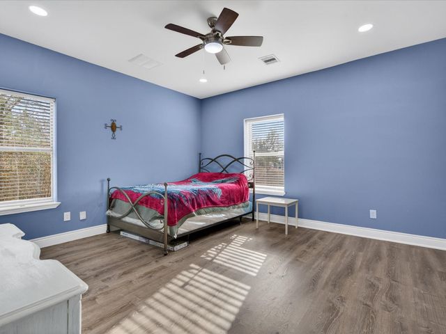 1833 County Road 3556, Cleveland, TX 77327