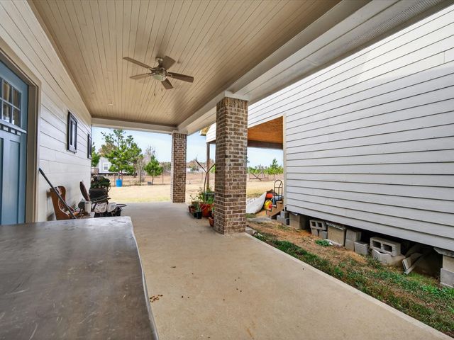 1833 County Road 3556, Cleveland, TX 77327