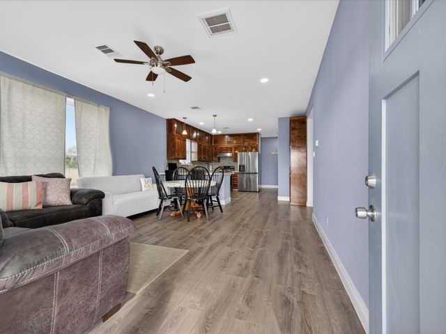 1833 County Road 3556, Cleveland, TX 77327