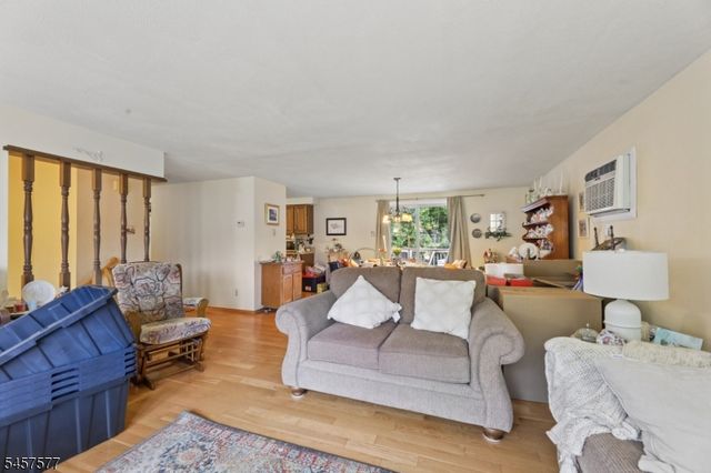 15 Garfield Rd, Parsippany-troy Hills Twp., NJ 07054