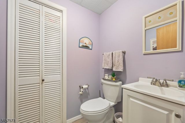 15 Garfield Rd, Parsippany-troy Hills Twp., NJ 07054