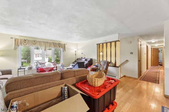 15 Garfield Rd, Parsippany-troy Hills Twp., NJ 07054