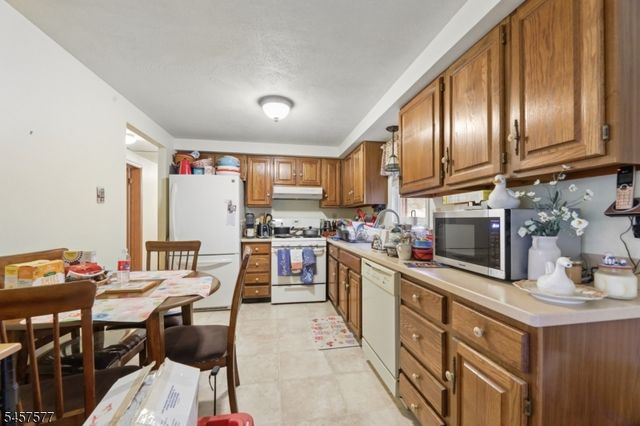 15 Garfield Rd, Parsippany-troy Hills Twp., NJ 07054