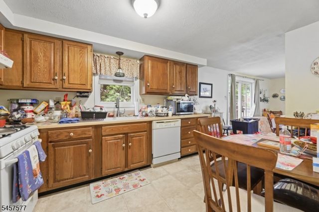 15 Garfield Rd, Parsippany-troy Hills Twp., NJ 07054