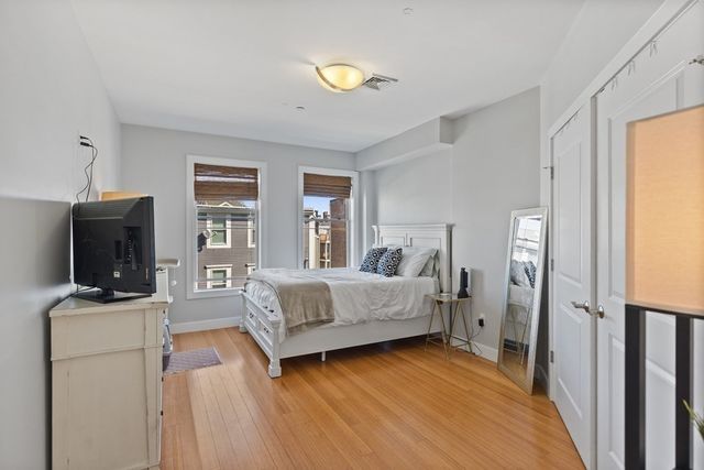 152 Old Colony Ave 15, Boston, MA 02127