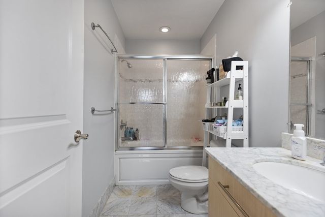 152 Old Colony Ave 15, Boston, MA 02127
