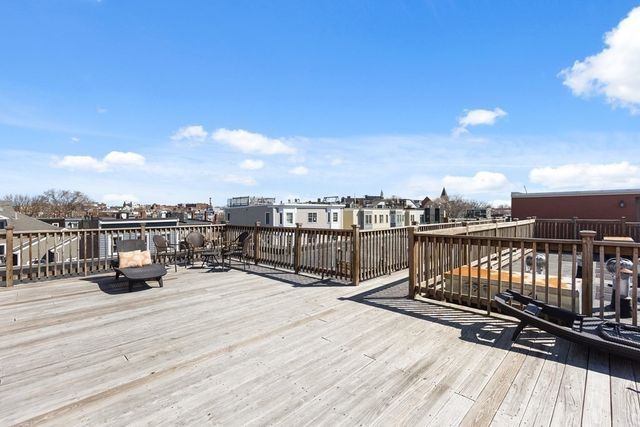 152 Old Colony Ave 15, Boston, MA 02127