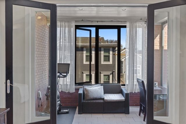 152 Old Colony Ave 15, Boston, MA 02127