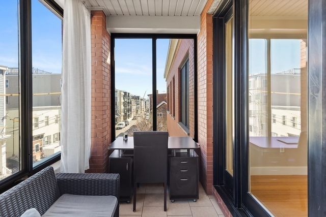 152 Old Colony Ave 15, Boston, MA 02127