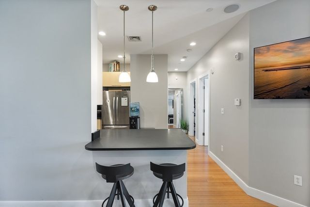 152 Old Colony Ave 15, Boston, MA 02127