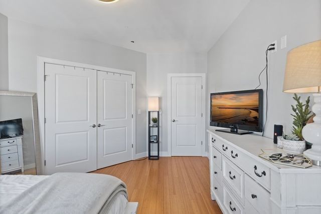 152 Old Colony Ave 15, Boston, MA 02127