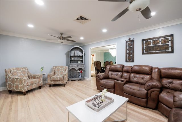4941 Greenbriar Dr, Corpus Christi, TX 78413