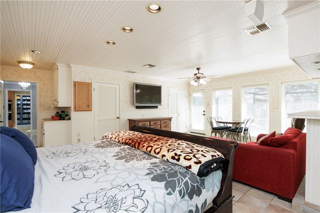 4941 Greenbriar Dr, Corpus Christi, TX 78413