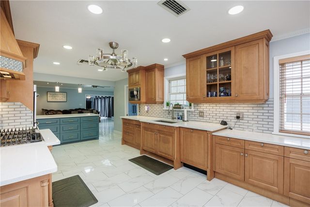 4941 Greenbriar Dr, Corpus Christi, TX 78413