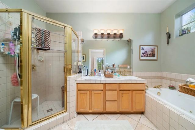 11808 Riverside Drive 3, Valley Village, CA 91607