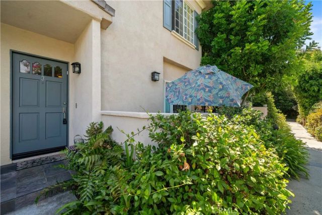 11808 Riverside Drive 3, Valley Village, CA 91607