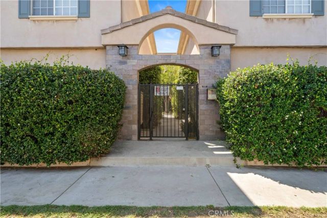 11808 Riverside Drive 3, Valley Village, CA 91607