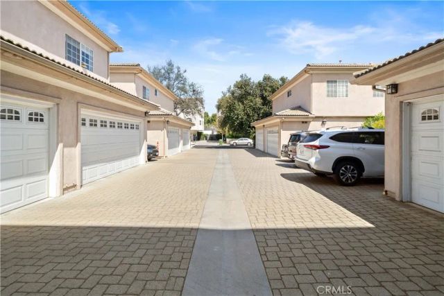 11808 Riverside Drive 3, Valley Village, CA 91607
