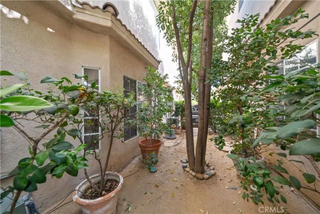 11808 Riverside Drive 3, Valley Village, CA 91607