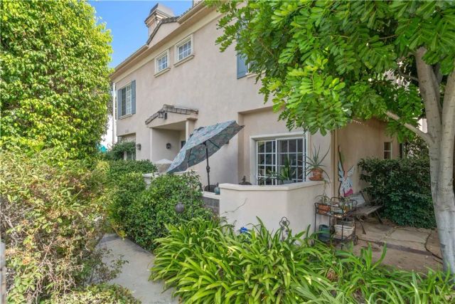 11808 Riverside Drive 3, Valley Village, CA 91607
