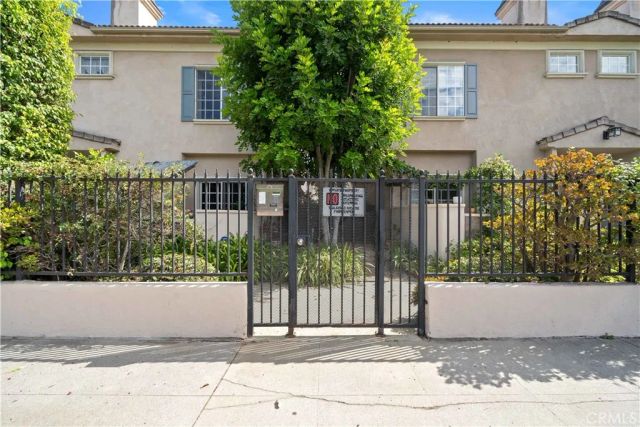 11808 Riverside Drive 3, Valley Village, CA 91607