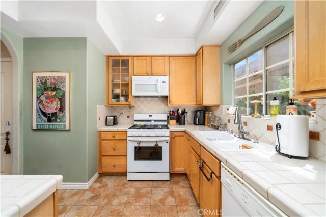 11808 Riverside Drive 3, Valley Village, CA 91607