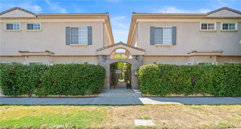 11808 Riverside Drive 3, Valley Village, CA 91607