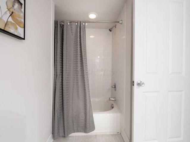 1276 N High Street, 206, Columbus, OH 43201