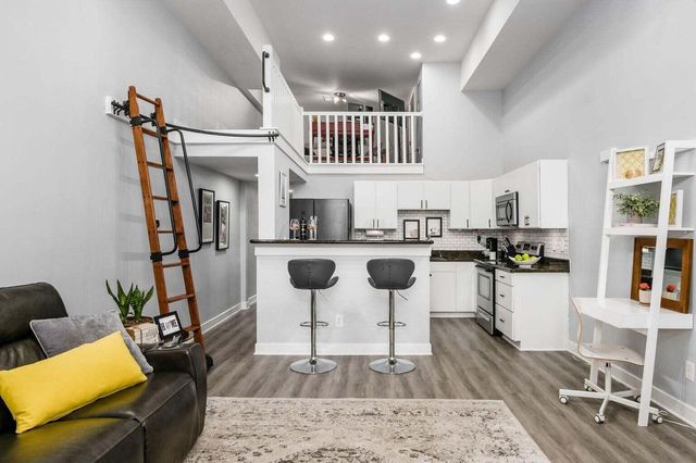 1276 N High Street, 206, Columbus, OH 43201