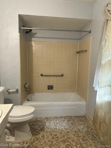 16760 Winthrop Street, Detroit, MI 48235