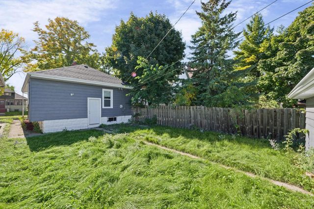 5720 W Rogers STREET, West Allis, WI 53219