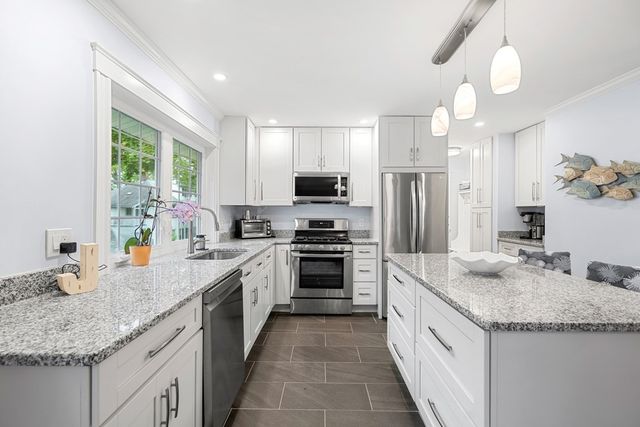 3-3A Warren Ave 2, Milton, MA 02186