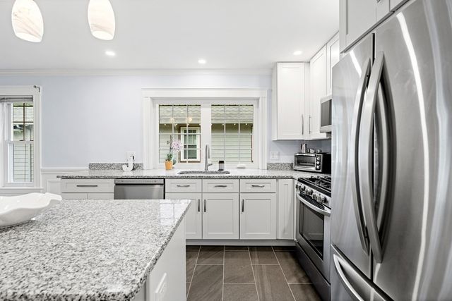 3-3A Warren Ave 2, Milton, MA 02186
