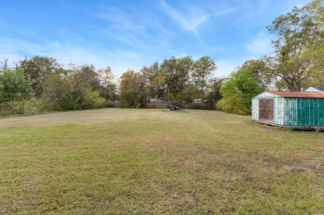 445 County Road 6021, Dayton, TX 77535
