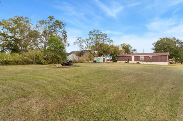 445 County Road 6021, Dayton, TX 77535