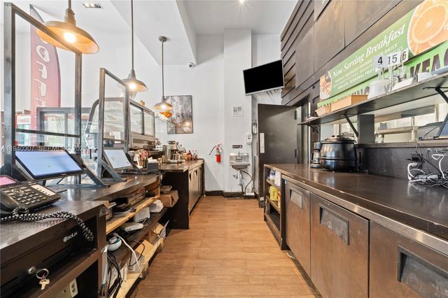 21 NW Miami Ct, Miami, FL 33128