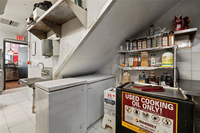 21 NW Miami Ct, Miami, FL 33128