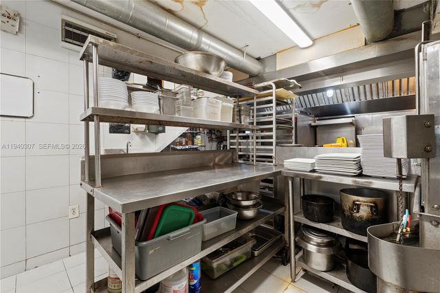 21 NW Miami Ct, Miami, FL 33128