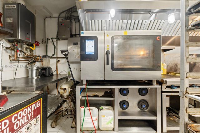 21 NW Miami Ct, Miami, FL 33128