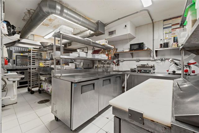 21 NW Miami Ct, Miami, FL 33128