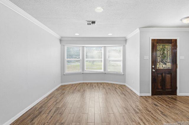 163 Lakeside Dr., Seguin, TX 78155