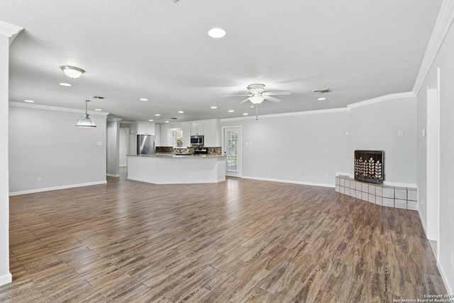 163 Lakeside Dr., Seguin, TX 78155