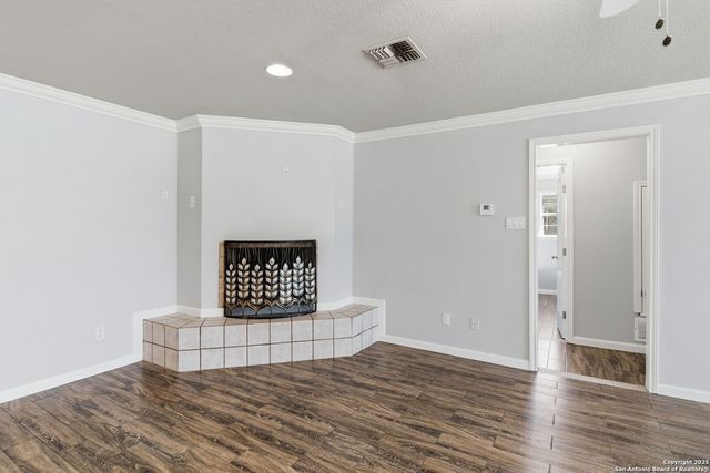 163 Lakeside Dr., Seguin, TX 78155