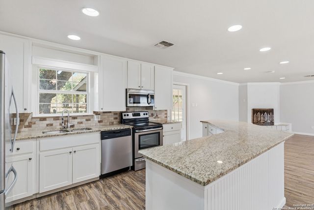 163 Lakeside Dr., Seguin, TX 78155