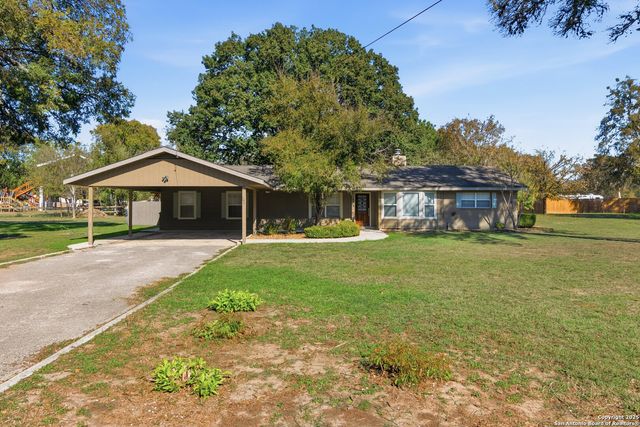 163 Lakeside Dr., Seguin, TX 78155