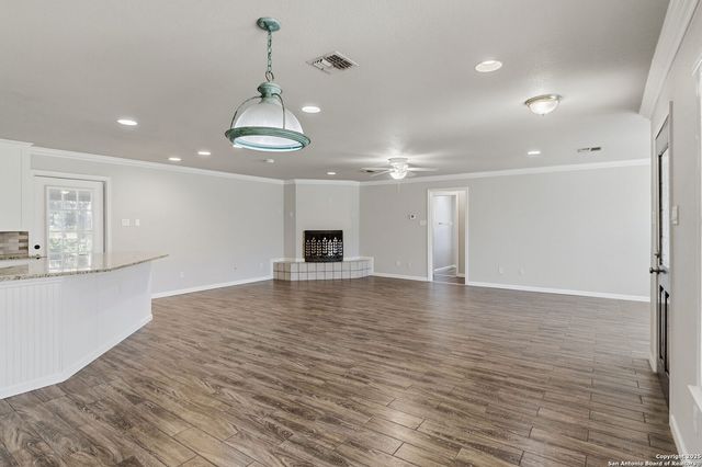 163 Lakeside Dr., Seguin, TX 78155