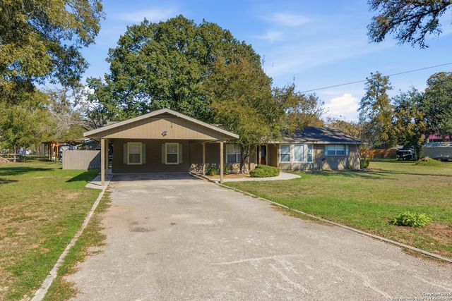 163 Lakeside Dr., Seguin, TX 78155