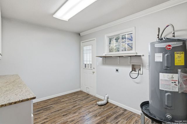 163 Lakeside Dr., Seguin, TX 78155