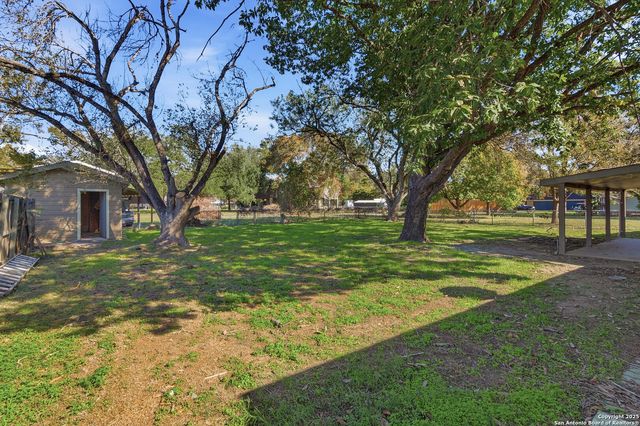 163 Lakeside Dr., Seguin, TX 78155